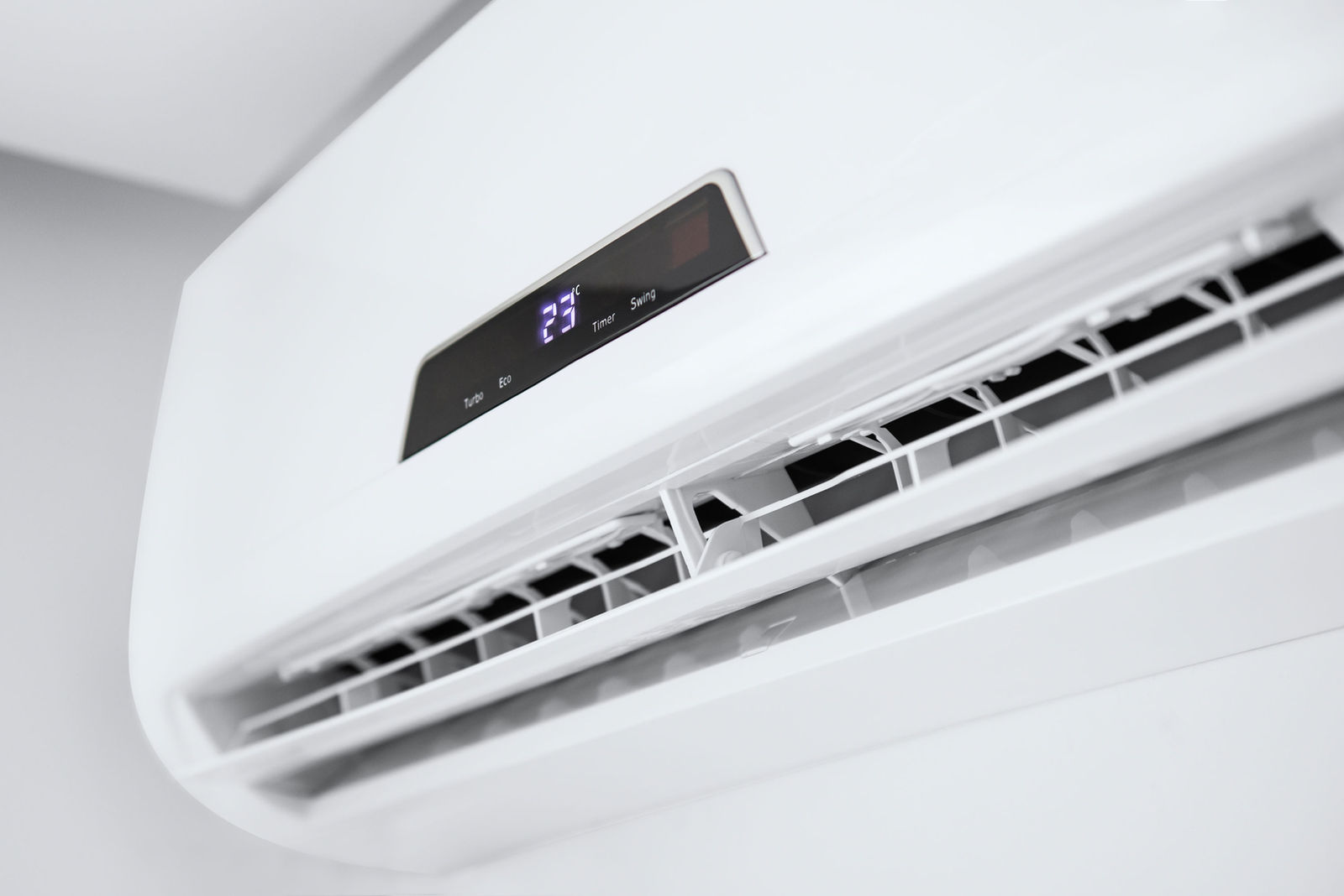 Wall mounted air conditioning unit