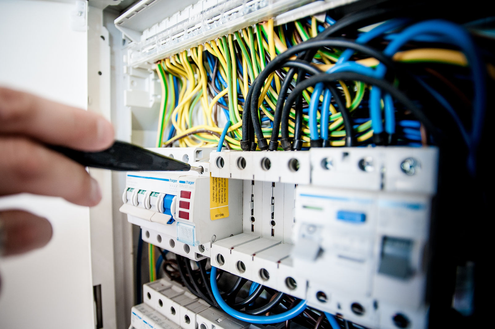 Electrical consumer unit installation