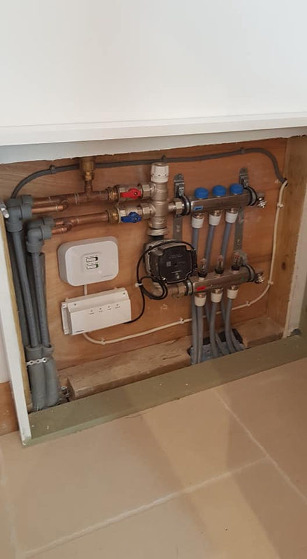 Underfloor heating installation control and manifold