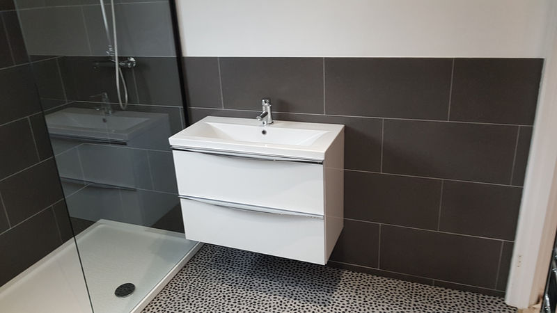 Wall hung vanity unit and basin unit in a small bathroom renovation