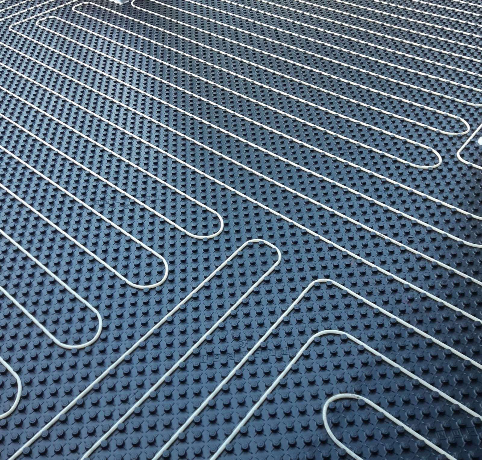 Low profile underfloor heating installation